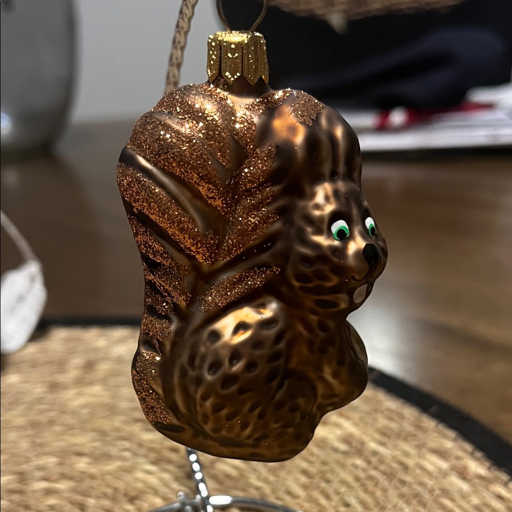 Ornament PINNICAL PEAK glass blown squirrel w/glitter details Metallic paint NWT